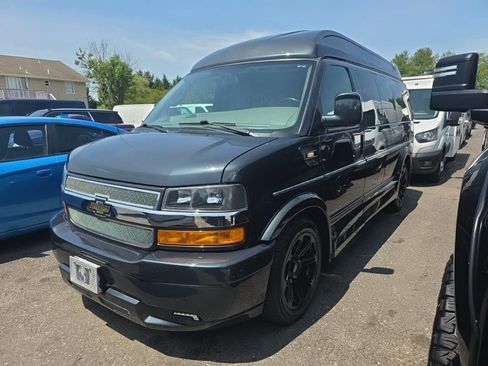 Used 2020 Chevrolet Express 2500 Extended RWD image 1