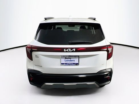 Used 2024 Kia Seltos EX AWD/4WD image 6