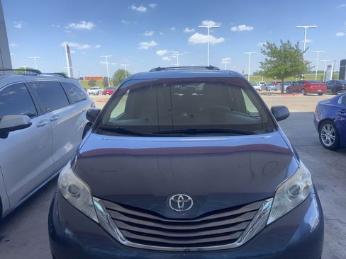 Used 2016 Toyota Sienna XLE w/ XLE Navigation Package AWD/4WD image 22