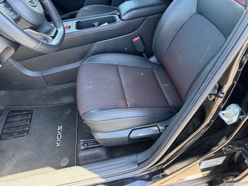 Used 2025 Nissan Kicks SR AWD/4WD image 8