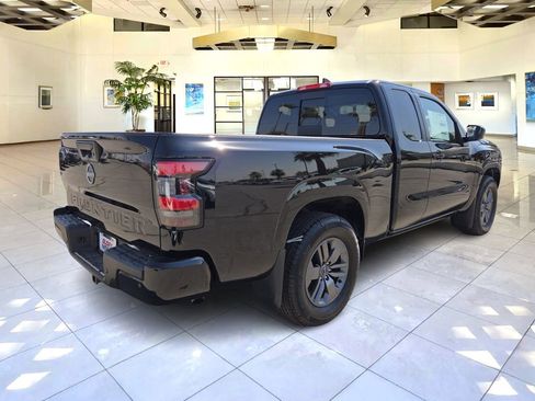 New 2025 Nissan Frontier SV w/ SV Convenience Package RWD image 4