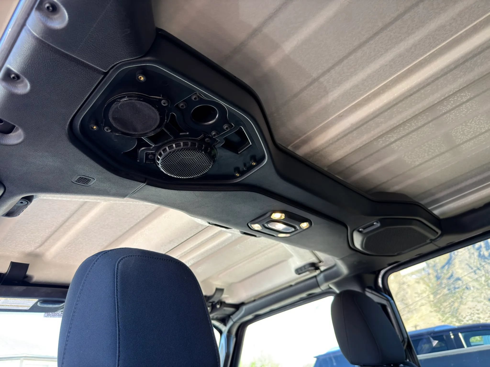 Used 2019 Jeep Wrangler Unlimited Sahara w/ Safety Group AWD/4WD image 4