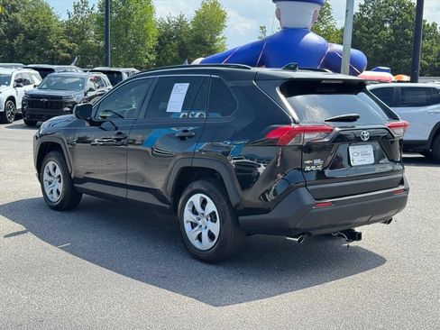 Used 2020 Toyota RAV4 LE FWD image 5