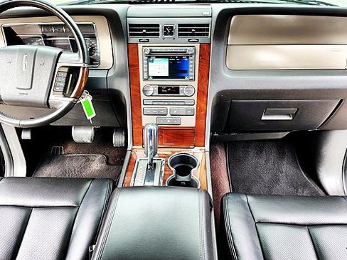 Used 2014 Lincoln Navigator 4WD image 14