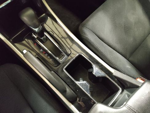 Used 2017 Honda Accord SE image 26