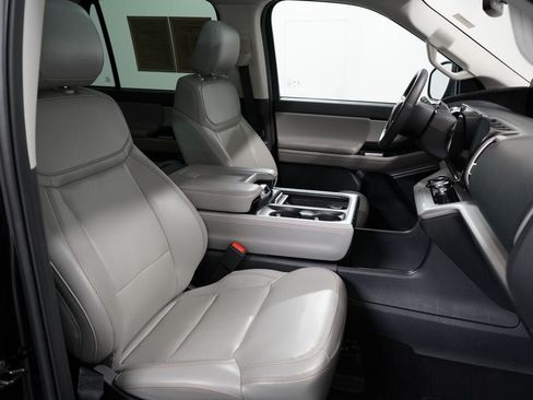 Certified 2025 Ford Expedition Active AWD/4WD image 33