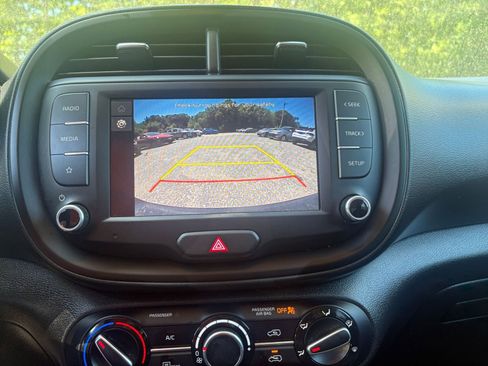 Used 2025 Kia Soul LX w/ LX Technology Package FWD image 22