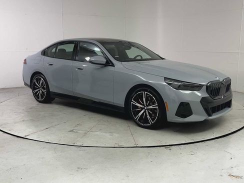 New 2026 BMW 530i xDrive w/ M Sport Package AWD/4WD image 8