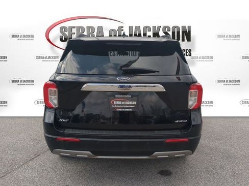 Used 2021 Ford Explorer XLT w/ Equipment Group 202A image 8