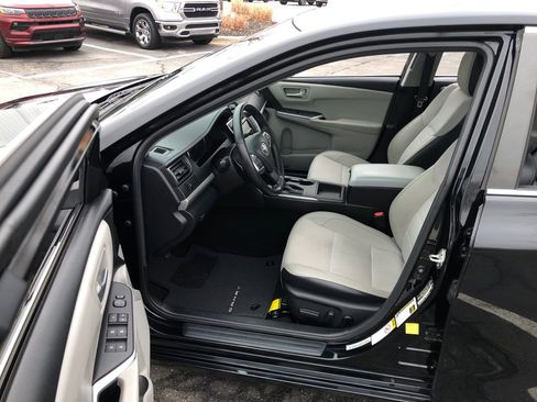 Used 2017 Toyota Camry SE image 18