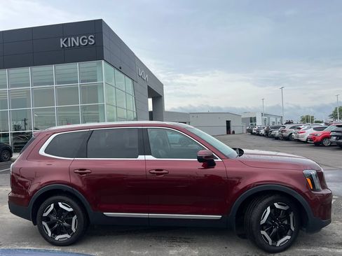 Certified 2024 Kia Telluride EX w/ EX Captain's Chair Package FWD image 3