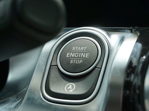 Used 2025 Mercedes-Benz GLB 250 image 31