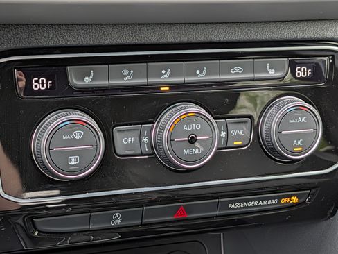 Certified 2023 Volkswagen Atlas Cross Sport SE w/ Panoramic Sunroof Package AWD/4WD image 23