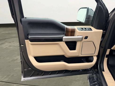 Used 2017 Ford F150 Lariat w/ Equipment Group 502A Luxury AWD/4WD image 15