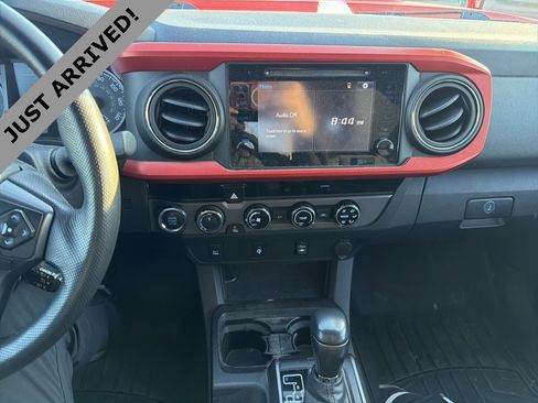 Used 2016 Toyota Tacoma TRD Sport image 12