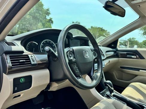 Used 2017 Honda Accord EX-L image 11