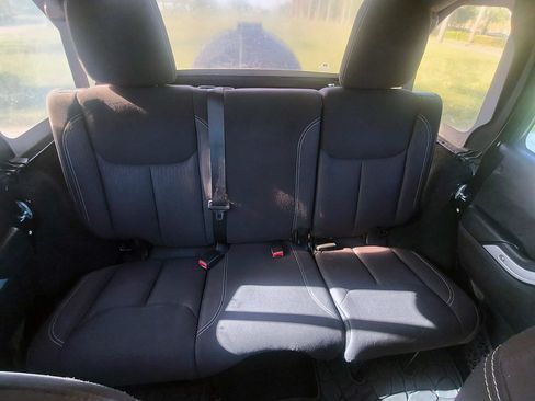 Used 2014 Jeep Wrangler Unlimited Rubicon w/ Connectivity Group AWD/4WD image 32