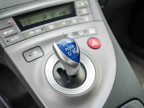 Used 2015 Toyota Prius Two w/ Preferred Accessory Package FWD image 19