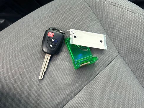 Used 2018 Toyota Tacoma SR5 image 40