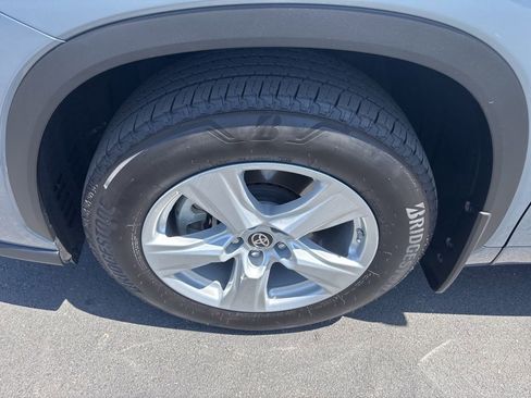 Used 2023 Toyota Highlander LE FWD image 10