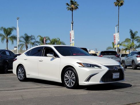 Used 2020 Lexus ES 300h image 1