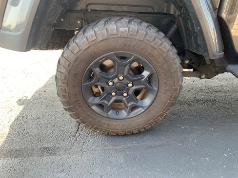 Used 2023 Jeep Gladiator Sport AWD/4WD image 18