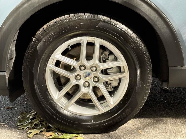 Used 2025 Ford Explorer Active AWD/4WD image 8