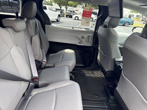 New 2025 Toyota Sienna XLE image 31