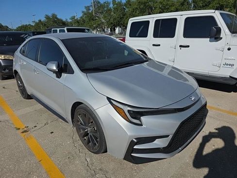 Used 2023 Toyota Corolla SE FWD image 2