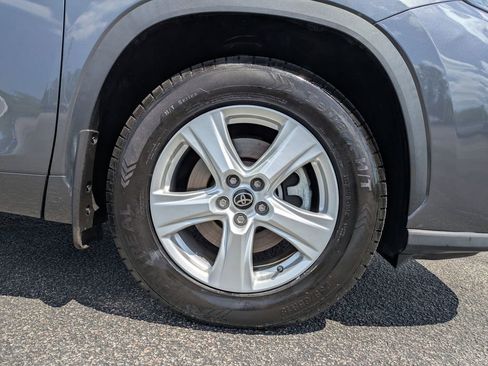 Used 2023 Toyota Highlander L FWD image 14