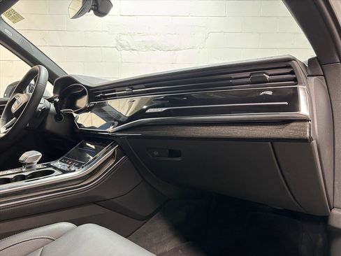 Used 2025 Audi Q7 3.0T Prestige image 29