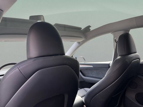 Used 2024 Tesla Model Y Long Range image 26