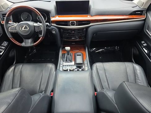 Used 2019 Lexus LX 570 4WD w/ Luxury Package image 9
