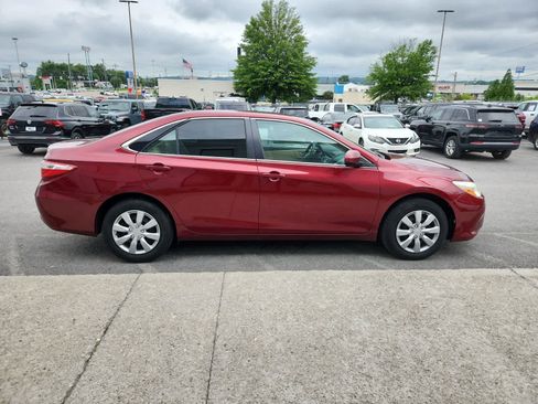 Used 2016 Toyota Camry SE FWD image 6