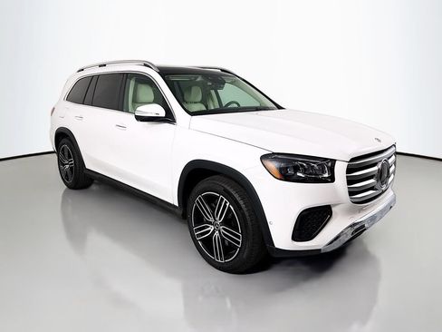 Used 2024 Mercedes-Benz GLS 450 4MATIC image 7