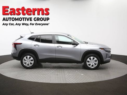 Used 2024 Chevrolet Trax LS FWD image 44