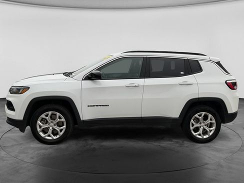 Used 2024 Jeep Compass Latitude AWD/4WD image 5