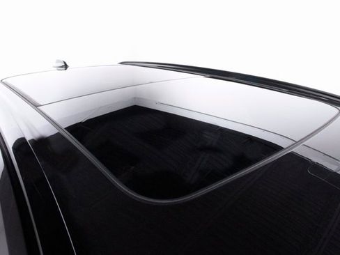 Certified 2025 Volvo XC60 B5 Plus image 40