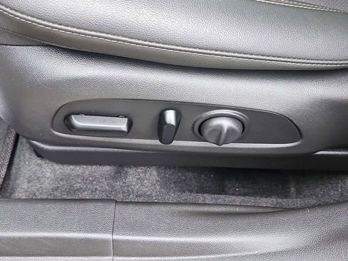 Certified 2025 Chevrolet Trax ACTIV w/ Sunroof Package image 21