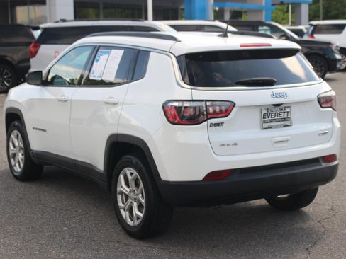 Used 2024 Jeep Compass Latitude AWD/4WD image 5