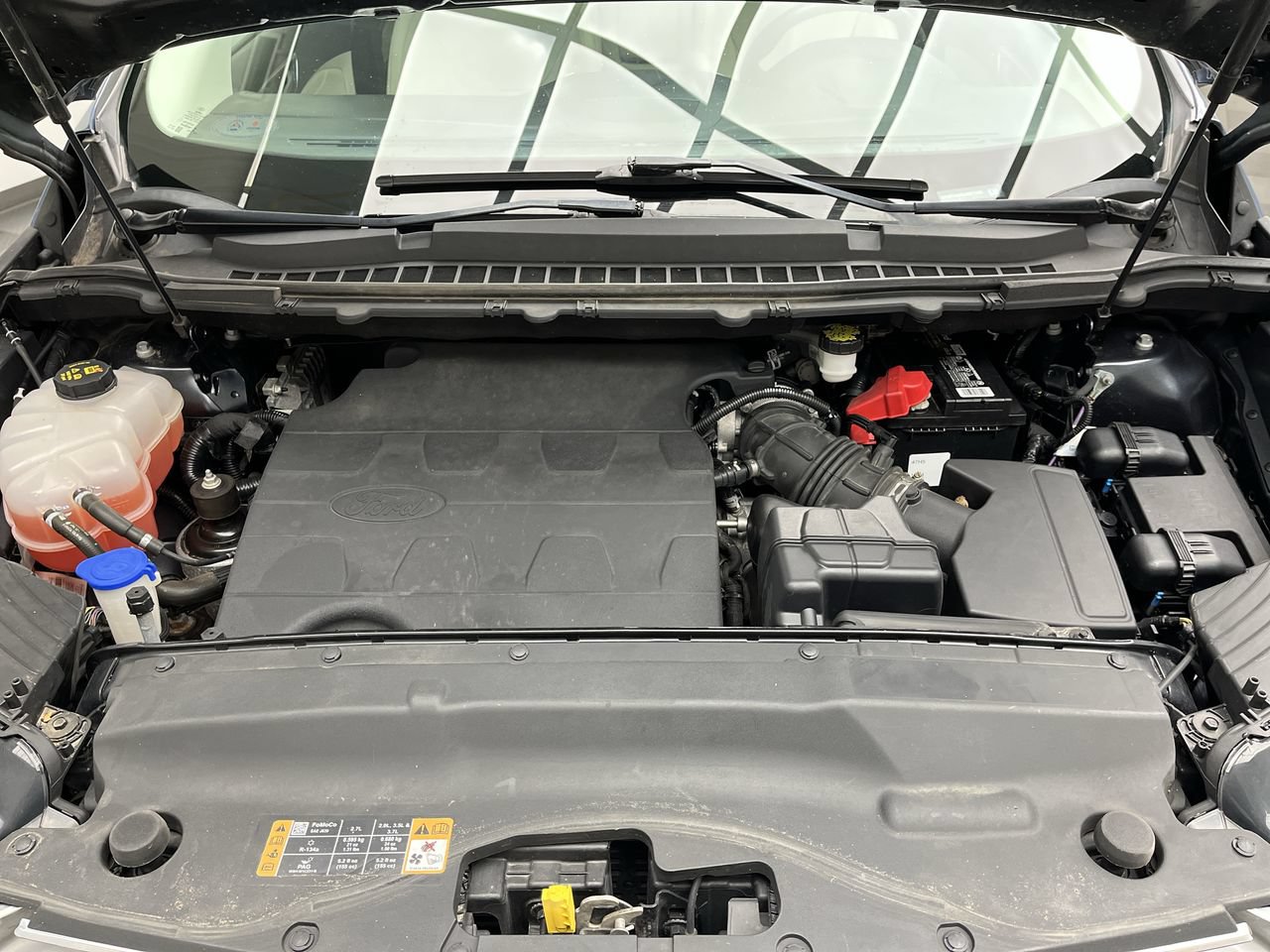 Used 2018 Ford Edge Titanium w/ Equipment Group 302A AWD/4WD image 31