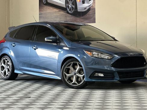 Used 2018 Ford Focus ST image 2