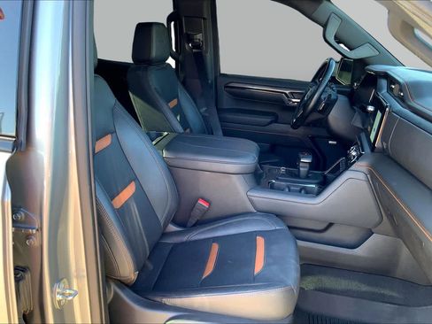 Used 2023 GMC Sierra 1500 AT4 w/ Technology Package AWD/4WD image 9