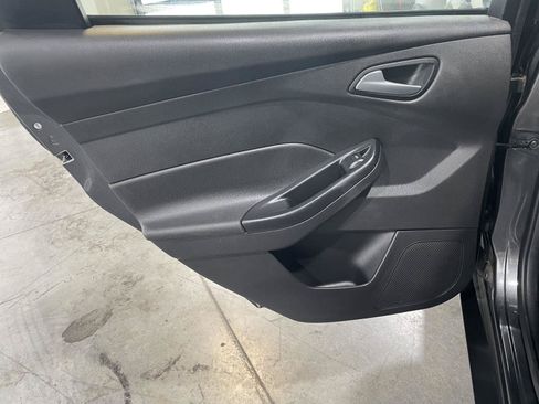 Used 2018 Ford Focus SE FWD image 20