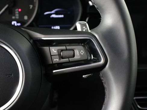 Certified 2026 Porsche Macan AWD/4WD image 15