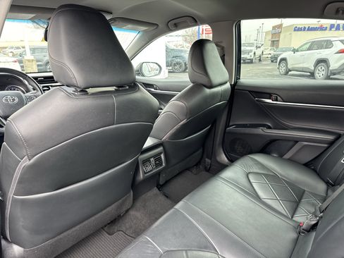 Used 2018 Toyota Camry XLE image 33