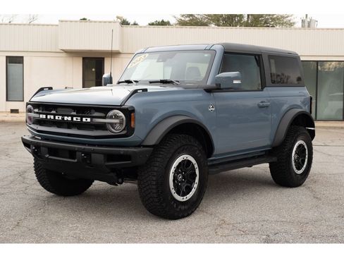 Used 2023 Ford Bronco Outer Banks w/ Sasquatch Package image 3