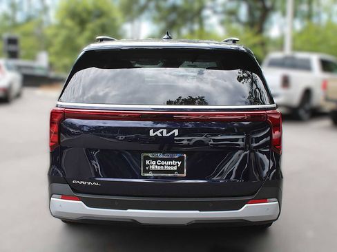 New 2025 Kia Carnival EX image 11