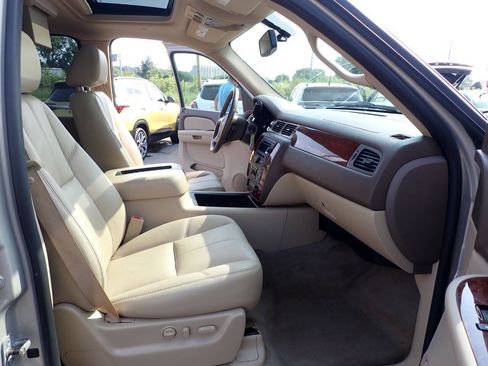 Used 2009 Chevrolet Tahoe LT w/ Luxury Package AWD/4WD image 13