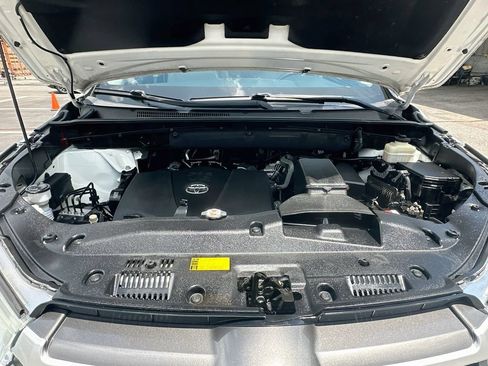 Used 2017 Toyota Highlander XLE FWD image 32